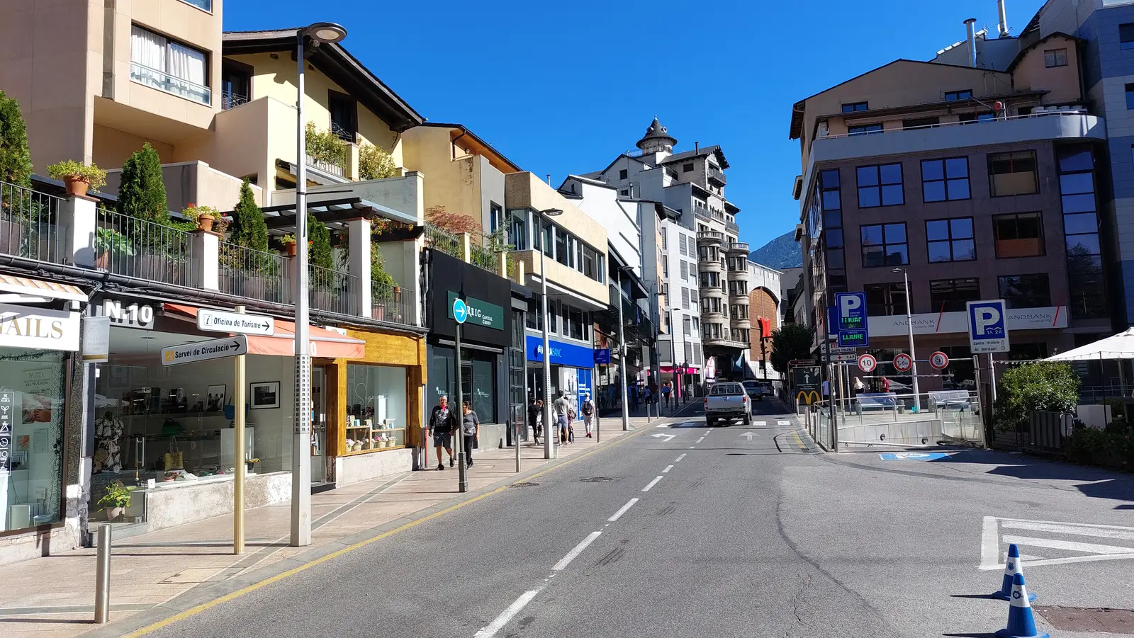 Avinguda Meritxell i Andorra la Vella